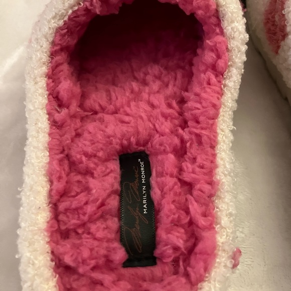 NWT Valentines Day Slippers - Picture 3 of 7